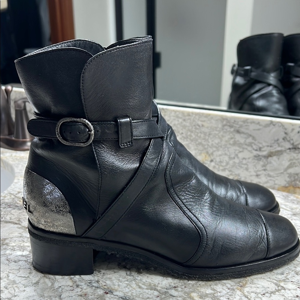 CHANEL   Black Leather Women's Boots - Picture 3 of 17